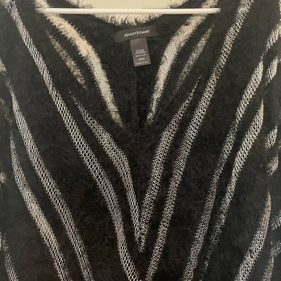 Ashley Stewart Black and Silver Sweater. Size Plus Size 2X - Picture 5 of 9